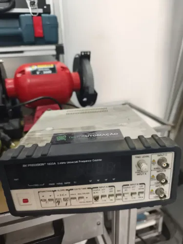 Lote Sucata (Não Funcionam): 2x Multímetros HP + 2x Freq. BK Precision