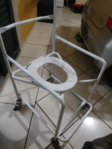 Cadeira de banho, excelente estado, não entrego, valor 200,00