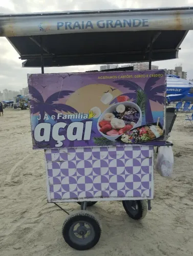 Vende-se carrinho de açaí em bom estado pronto para trabalhar 