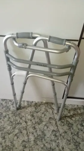 Andador, muleta e bota robofoot