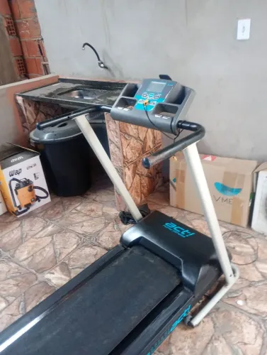 Esteira elétrica com defeito 