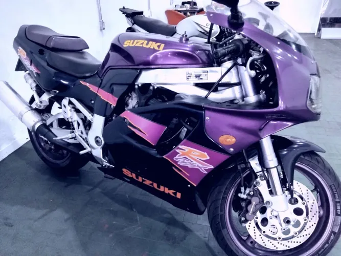 Suzuki gsx 750w- segundo dono 
