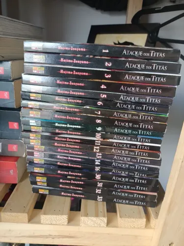 Ataque dos Titãs - Volumes 1 ao 18 + 30 ao 34 - Panini