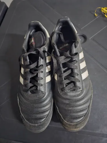 Chuteira adidas mundial
