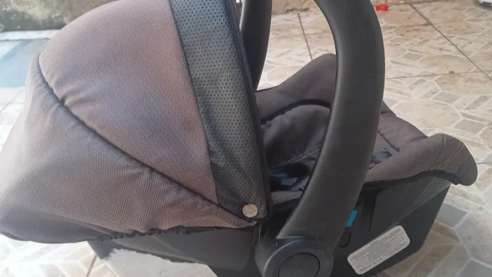 Bebê conforto Galzerano usado pouca vezes cor marrom