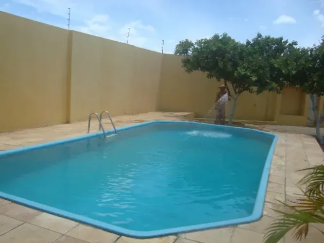 VENDO TERRENO MURADO, COM PISCINA, DECK COM BANHEIRO, 04 SUITES, COZINHA, ÁREA P/ REFEIÇÕE