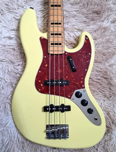 Baixo Fender Squier Classic Vibe. Troco por pratos B20