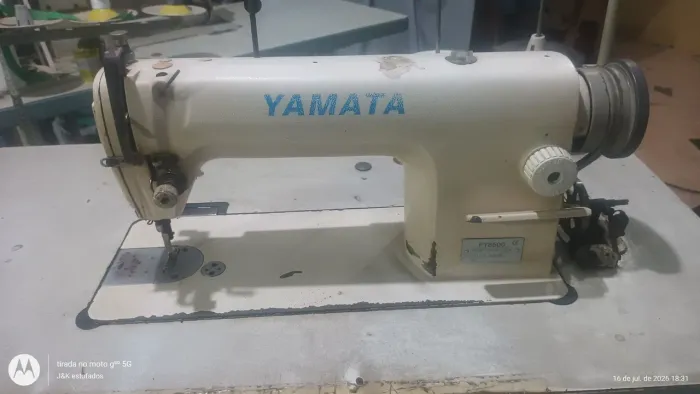 Máquina de costura industrial em perfeito estado de uso!