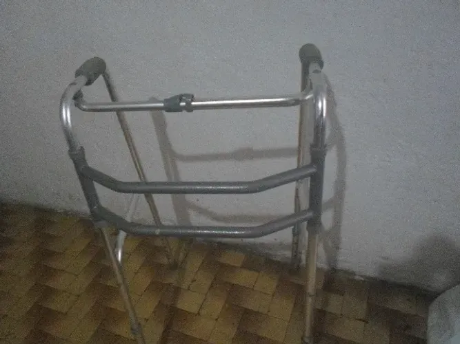 Andador articulado de alumnio
