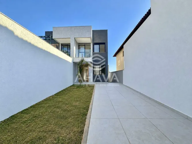 Casa com 3 Quartos à Venda, 180m², Itapoã, próximo à Avenida Doutor Cristiano Guimarães