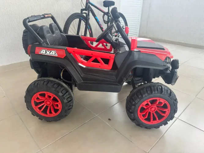 Mini jipe infantil elétrico 