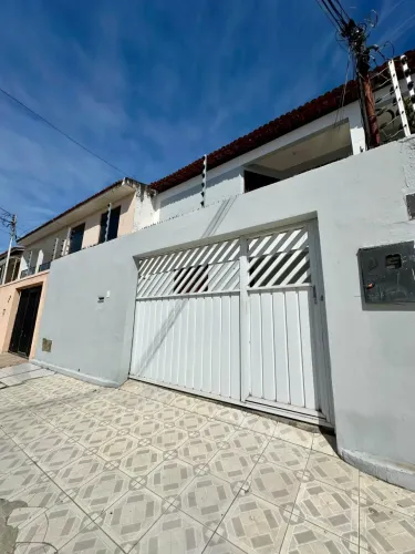 Casa à venda na Rua Dr. Wolney Loureiro Tavares, bairro Inácio Barbosa