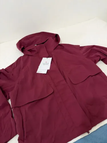 Jaqueta nova lululemon original na cor vinho tamanho p