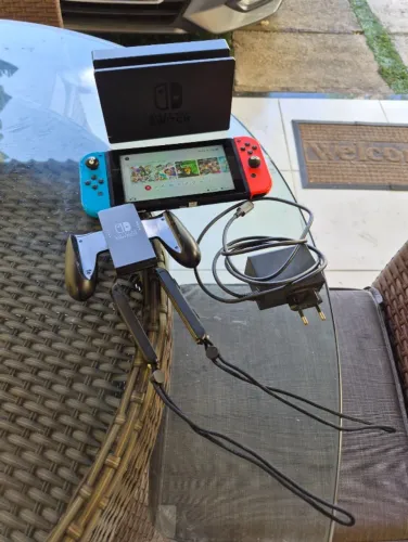 Nintendo Switch V2 Desbloqueado + Cartão 128gb + Jogos Instalados