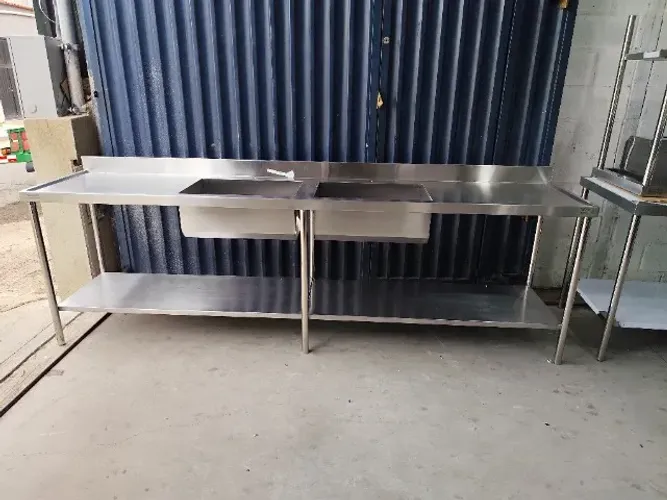 Pia dupla em inox para uso intenso em ambientes industriais, frente 1,80 m 