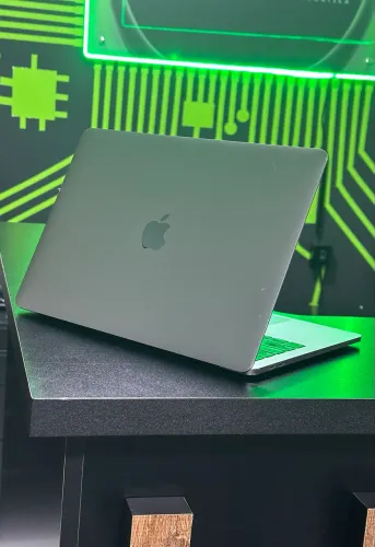 MacBook Pro 13? 2019 i7 16GB RAM SSD 256GB Retina