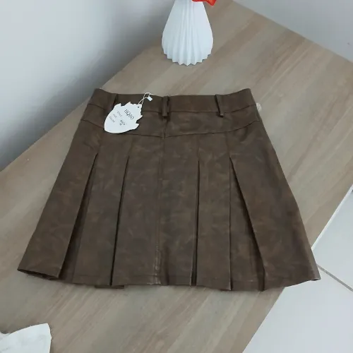Saia estilo couro.