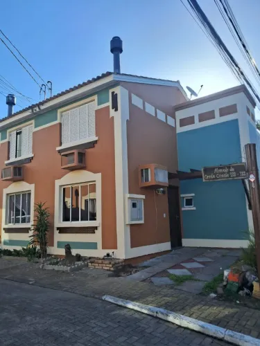 Sobrado em Condomínio Fechado | Suíte, Churrasqueira, Lareira e Piscina