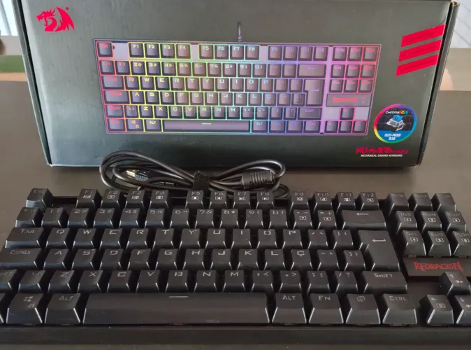 Teclado Mecânico Gamer Redragon Kumara Pro K552RGB-PRO Switch Blue + Caixa Original