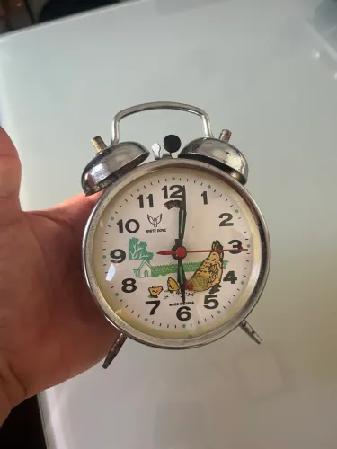 Relógio despertador antigo 