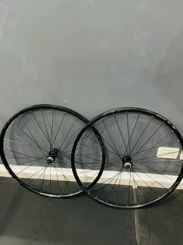 Oportunidade Rodas Shimano RS171 Disc - Eixo Passante + Center Lock - Estado de Nova 
