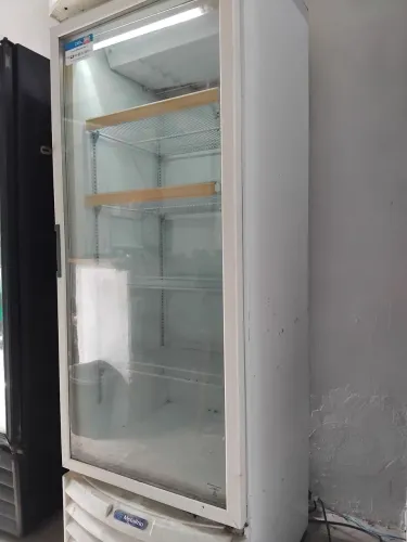 Freezer expositor