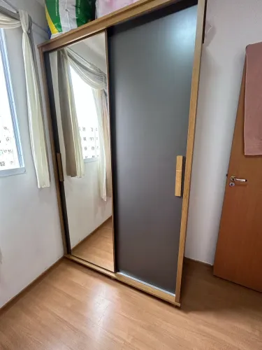 Vendo guarda roupa de solteiro