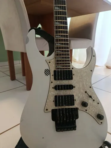 Guitarra Ibanez (Troca por outra guitarra)