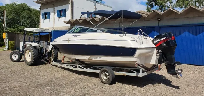 Lancha Focker 222 + Motor Mercury 200hp + box na Marina DBoatHouse