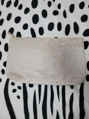 bolsa de mão com lantejoulas bege