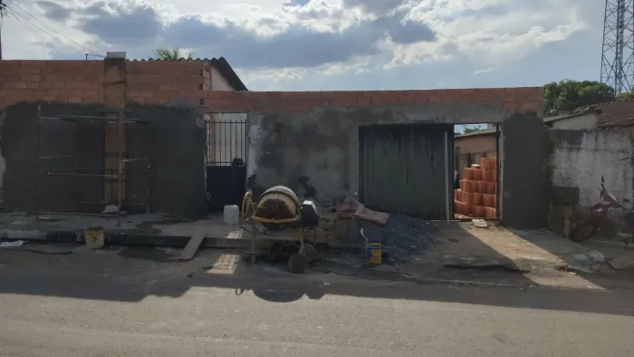 Pedreiro faço tudo  da bases ao acabamento quem tiver precisando pra fazer reforma chama m