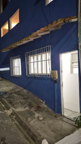 Alugo casa no peró
