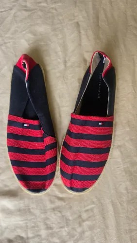 Alparcatas Tommy azul e vermelho
