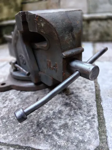 Morsa de bancada antiga aja n4