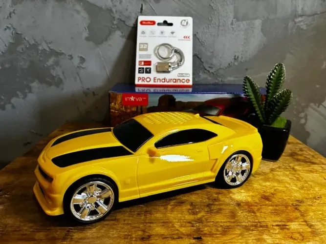 Caixa de Som CAMARO AMARELO Bluetooth Speaker + Pen Drive 32GB.