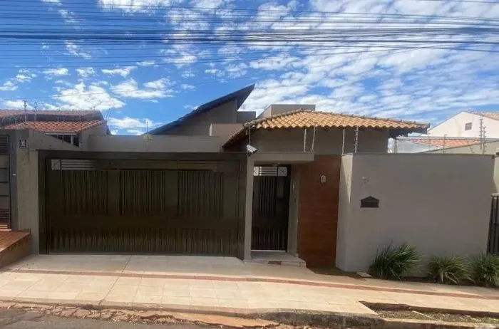 Casa com 3 Quartos à Venda, Jardim Mansur - Campo Grande