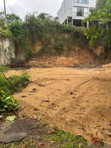 TERRENO PLANO A VENDA NO CONDOMÍNIO MANSÕES DA PRATA