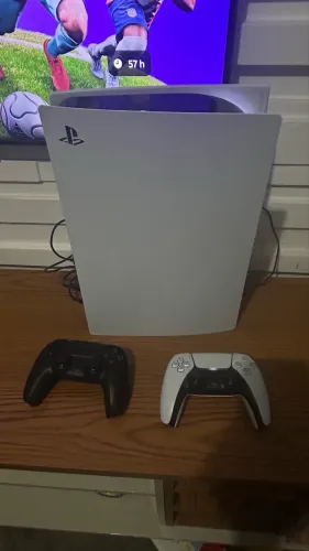 PlayStation 5 Mídia Física + 2 controles 
