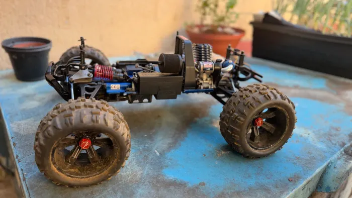 Traxxas REVO 3.3 muito conservada!