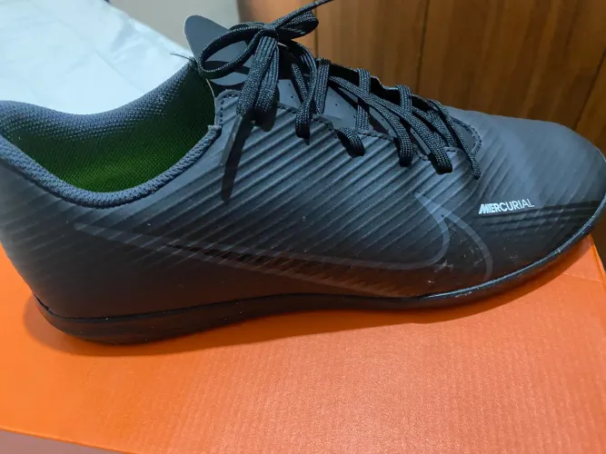 Chuteira Nike mercurial