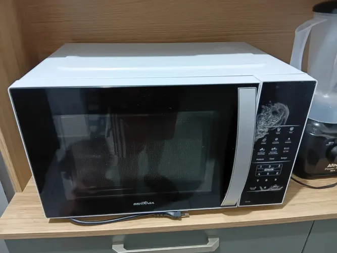 Vendo microondas menos de 1 ano de uso
