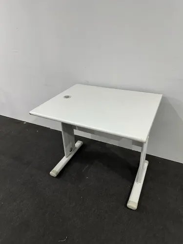 Mesa de escritório compacta e funcional