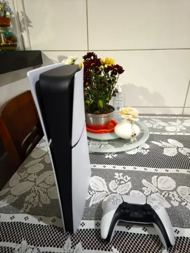 PlayStation 5 Slim edição digital 825GB + 1 Manete - Único dono