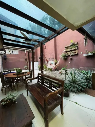 Casa na entrada de Itacoatiara 4 suítes
