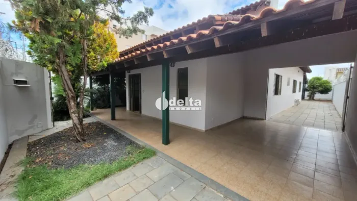 Casa residencial com 4 quartos sendo 1 suíte disponível para locação e venda no bairro San