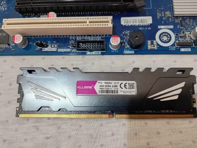 Kit 6ª geração i3 6100 funcionando perfeitamente com 8 GB de memória ddr4