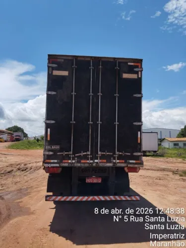 Carreta baú