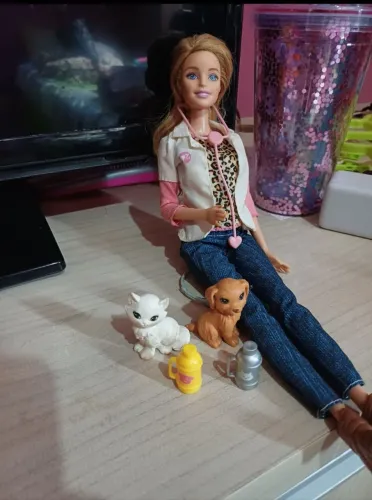 Vendo Barbie veterinária 