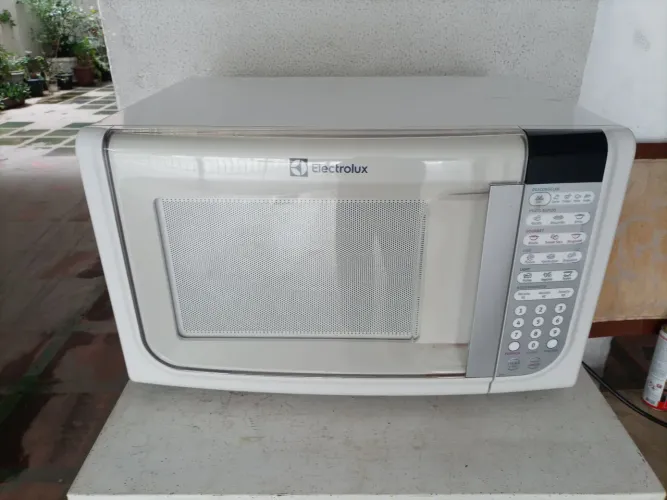 Microondas Eletrolux 31L.