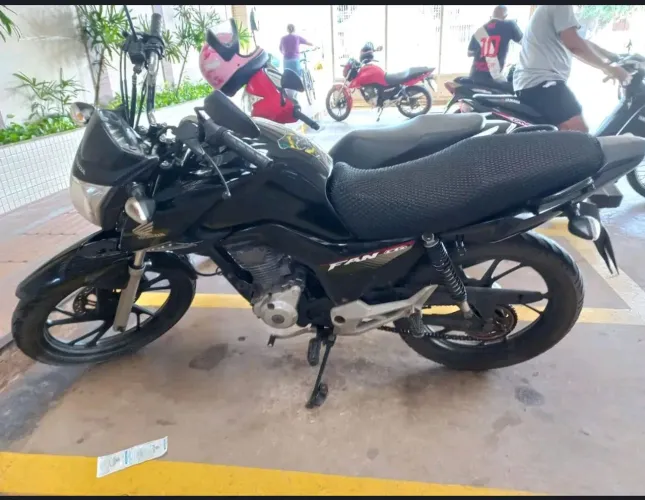 Moto Honda Fan 160 2021 preta